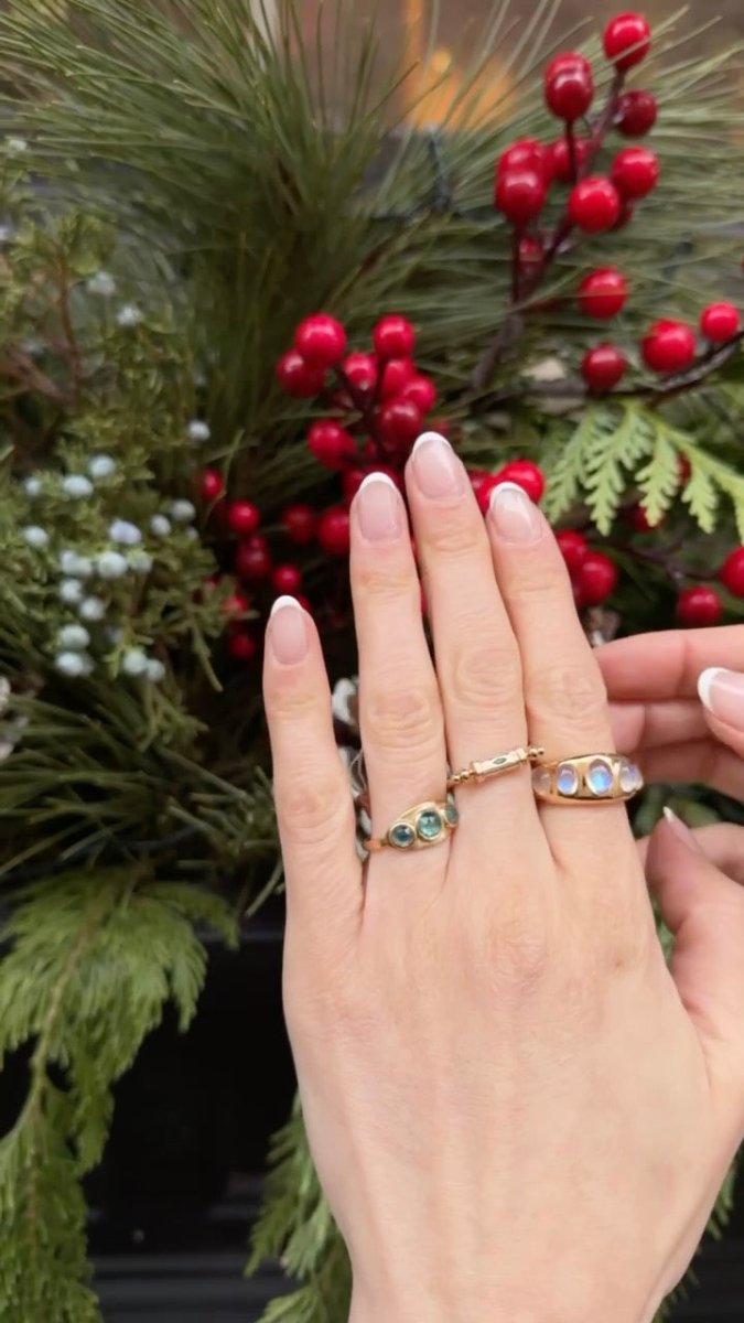 Dala Mudra Emerald Spinner Ring