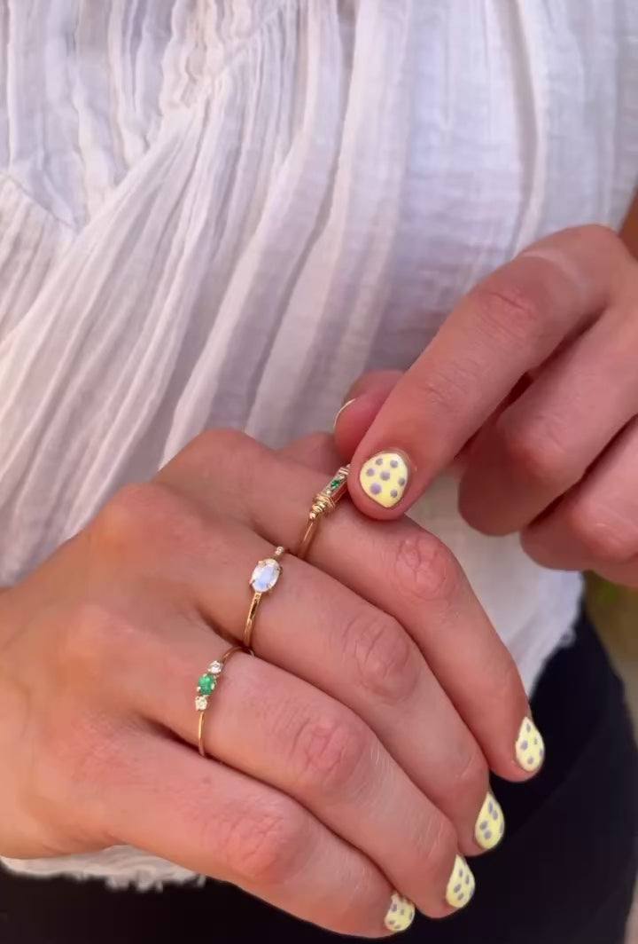 Dala Mudra Emerald Spinner Ring